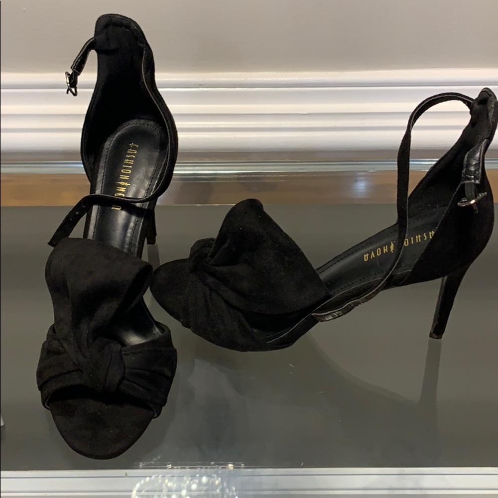 Black stiletto sandals- FASHION NOVA!